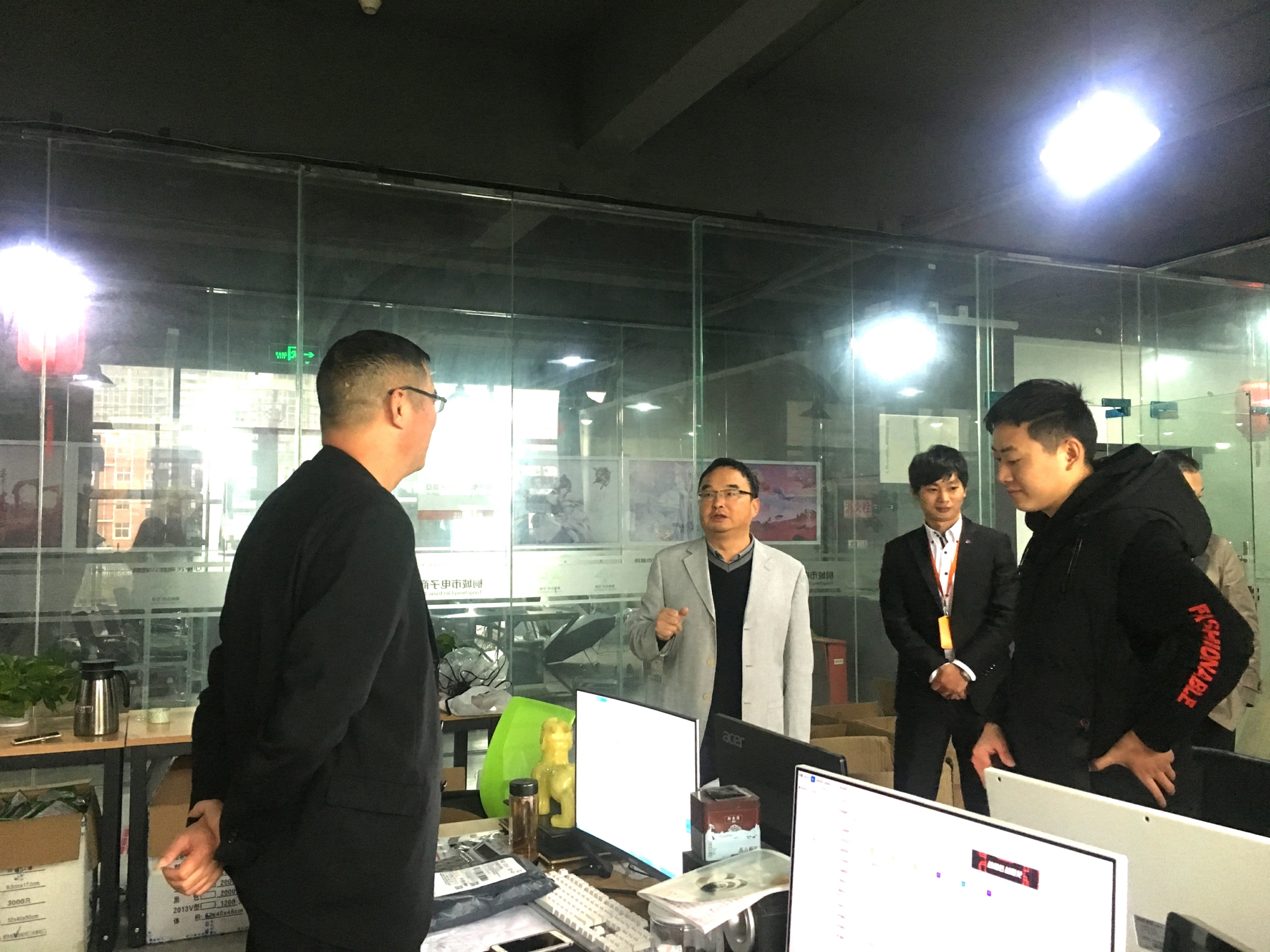 亮2 亮2